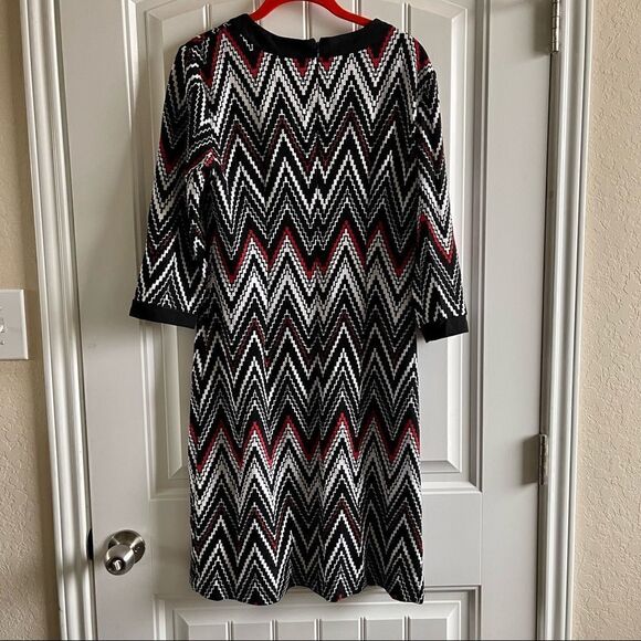 Madison Leigh Red/White/Black Chevron Print 3/4 Sleeve Shift Dress; SZ 10; BNWT - Picture 2 of 8